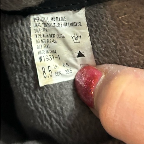 Globalwin Women's Black & Fur Winter Boots Sz 8.5 Style W1931-1 Excellent Shape. - Picture 8 of 10